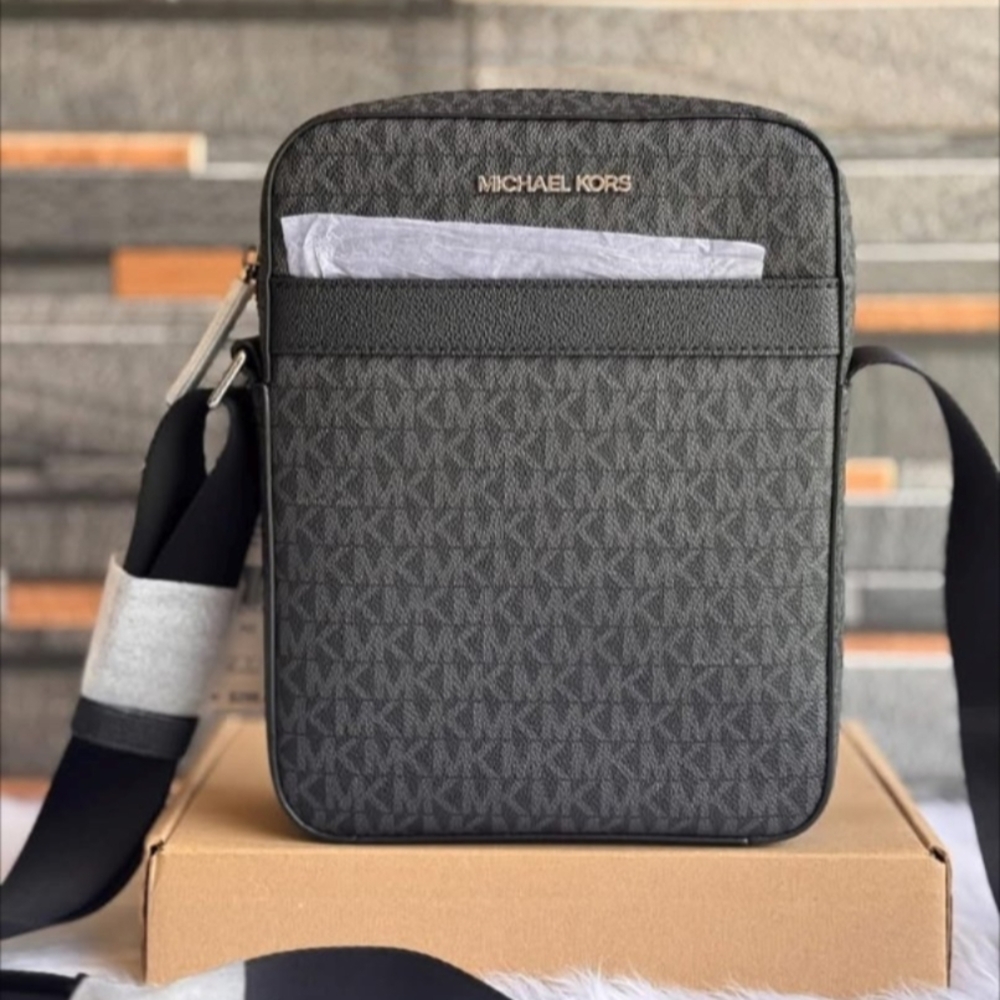 NWT Michael Kors Cooper Men Signature Logo Shoulder Crossbody Flight Bag Black